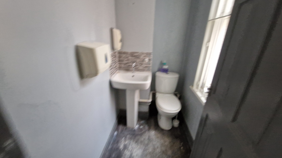 To Let Commercial Unit in Wellingborough Road, NN1 4EP